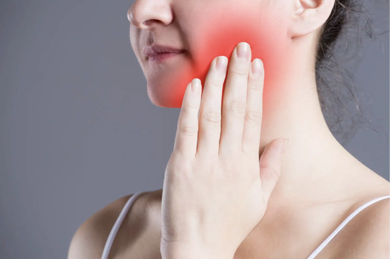 Pain and swelling at the back of the jaw from a wisdom tooth